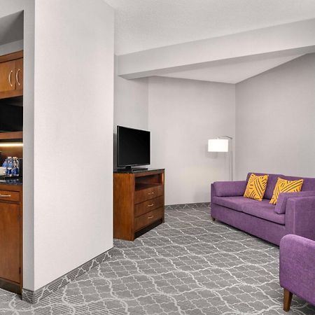 Hilton Garden Inn Calgary Airport Bagian luar foto