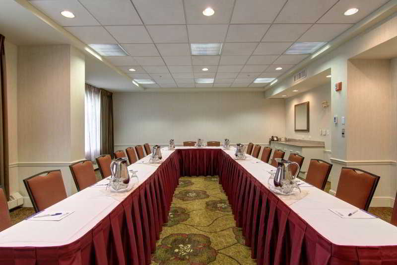 Hilton Garden Inn Calgary Airport Bagian luar foto