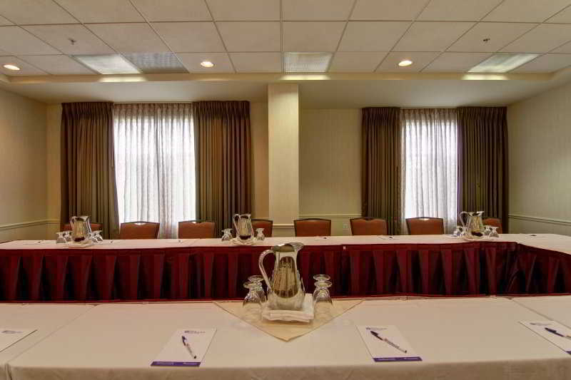 Hilton Garden Inn Calgary Airport Bagian luar foto