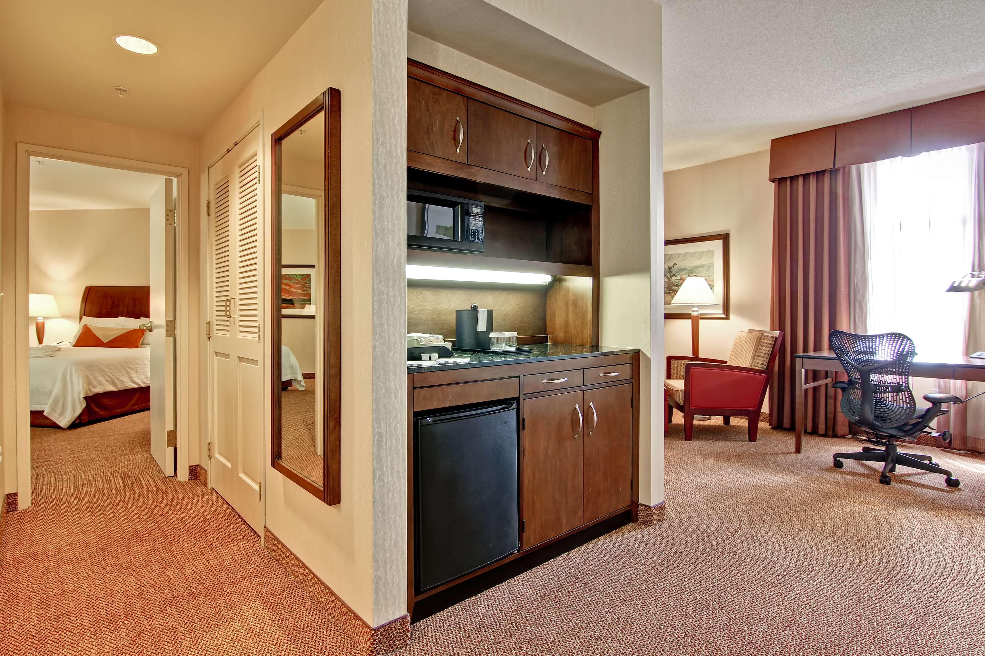 Hilton Garden Inn Calgary Airport Bagian luar foto