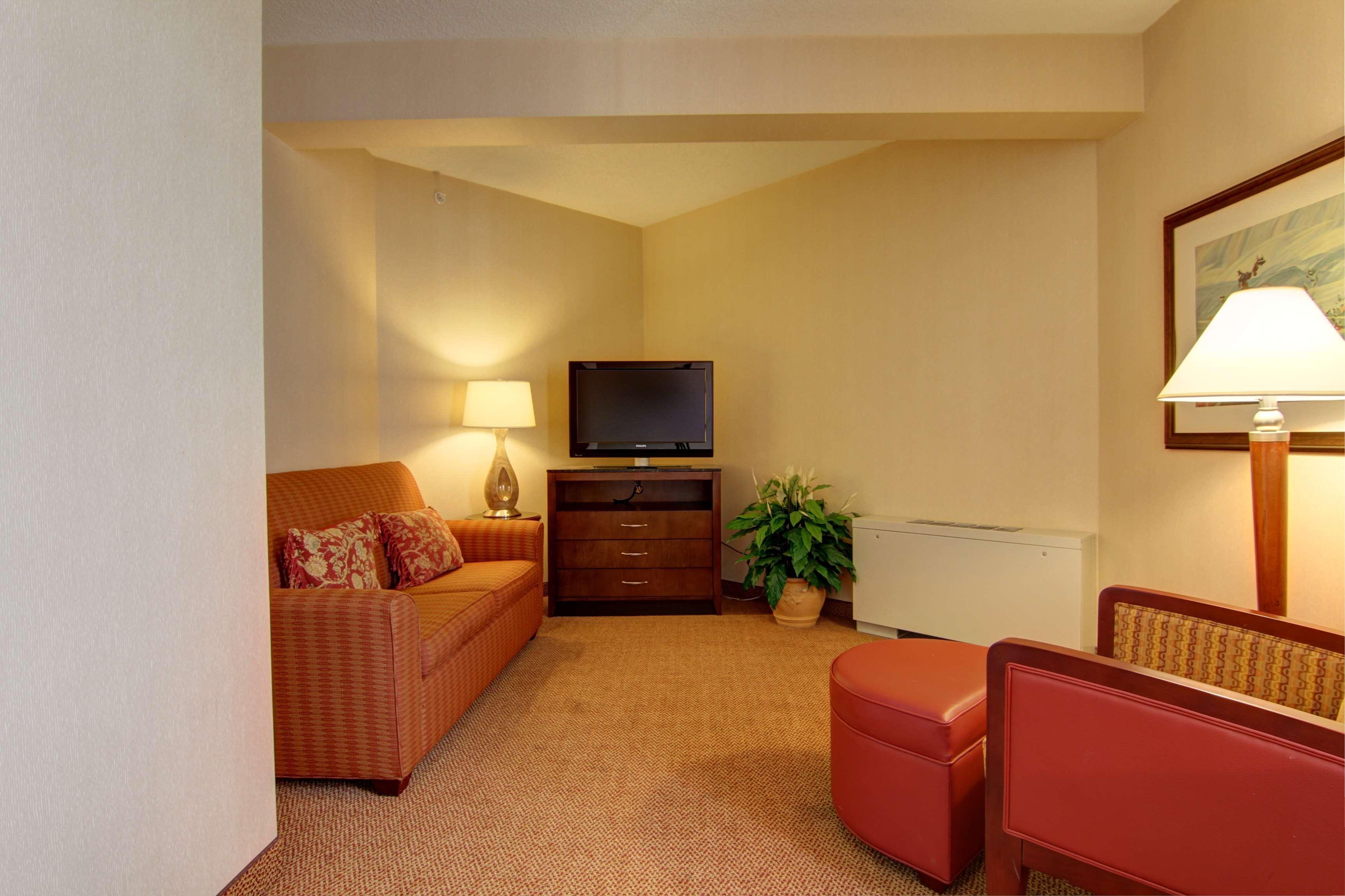 Hilton Garden Inn Calgary Airport Bagian luar foto