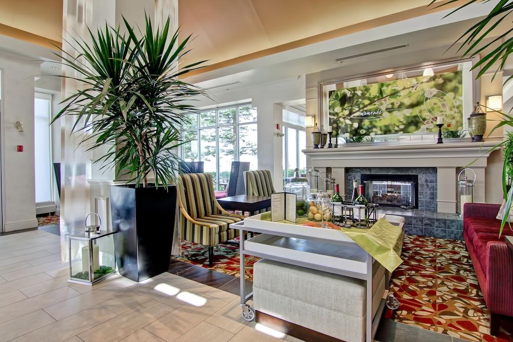 Hilton Garden Inn Calgary Airport Bagian luar foto