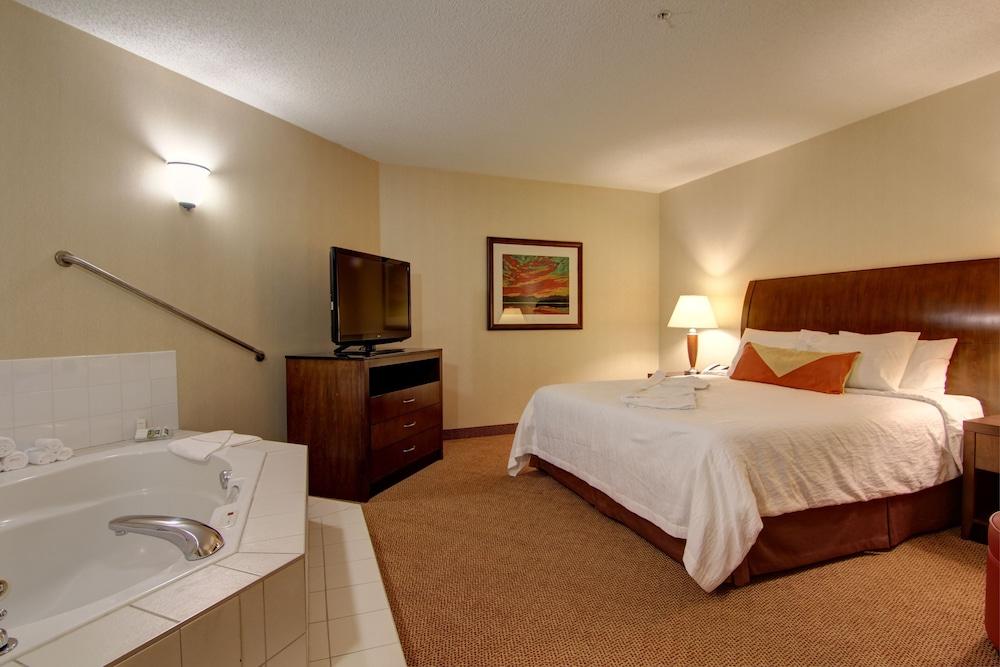 Hilton Garden Inn Calgary Airport Bagian luar foto
