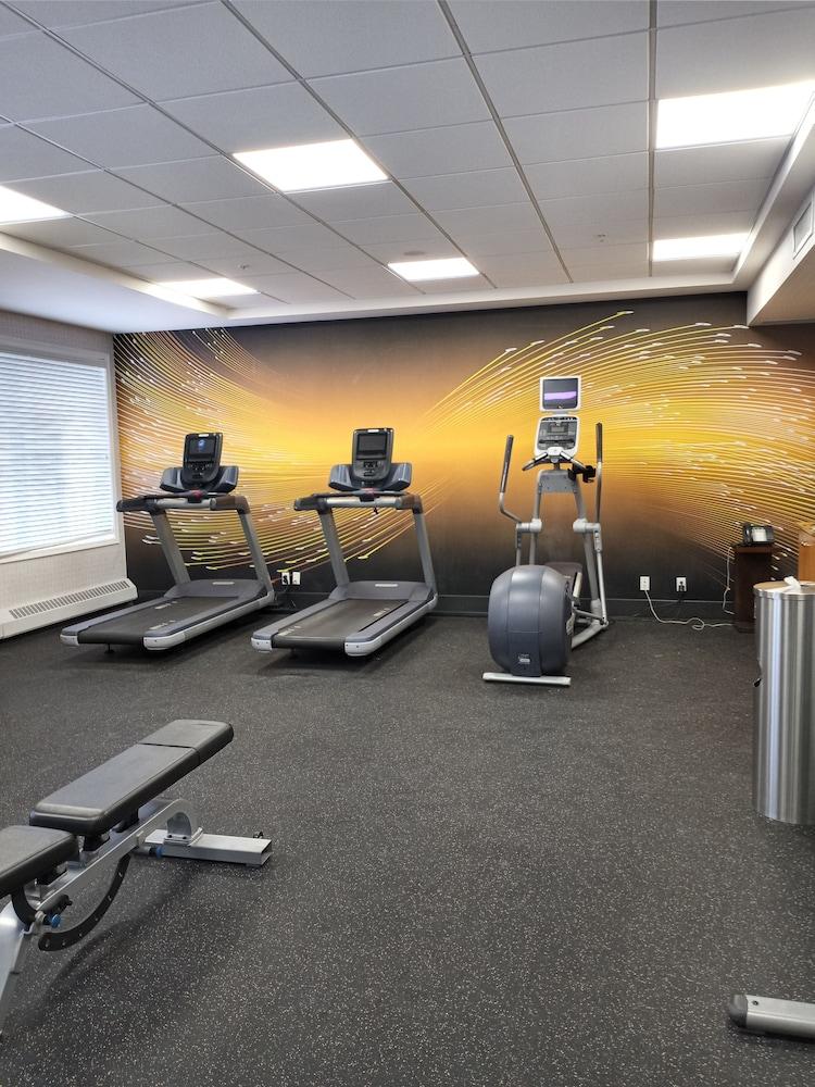 Hilton Garden Inn Calgary Airport Bagian luar foto