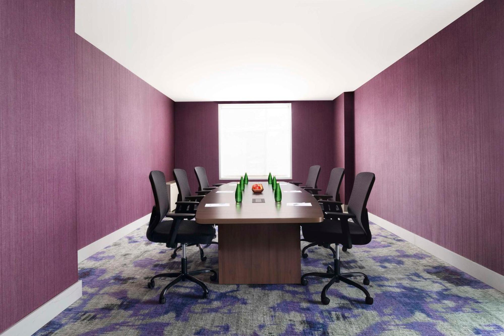Hilton Garden Inn Calgary Airport Bagian luar foto
