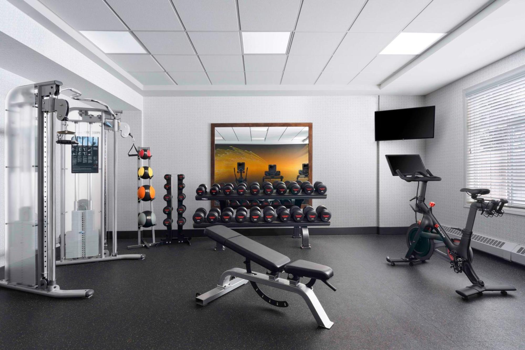 Hilton Garden Inn Calgary Airport Bagian luar foto