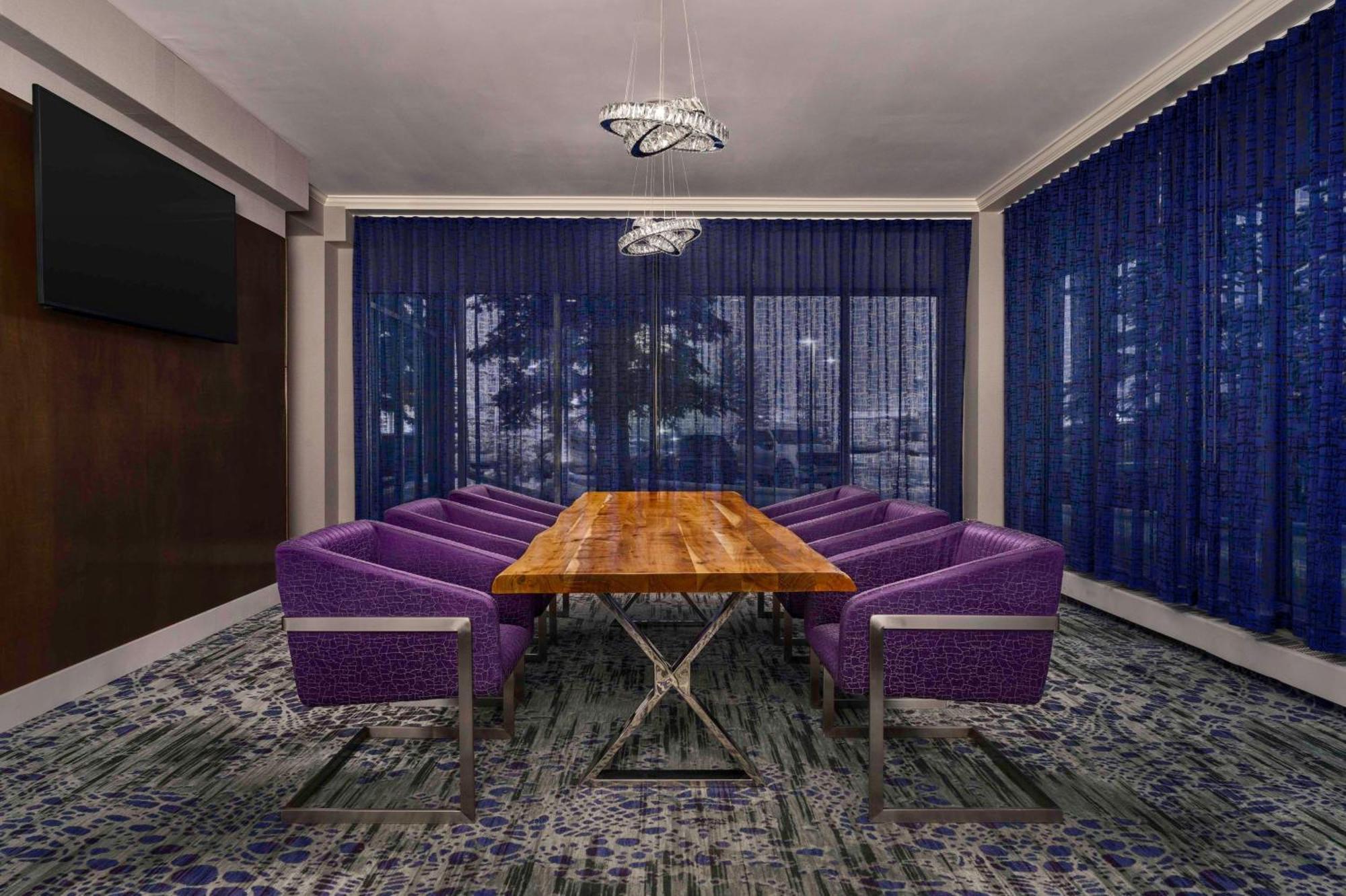 Hilton Garden Inn Calgary Airport Bagian luar foto