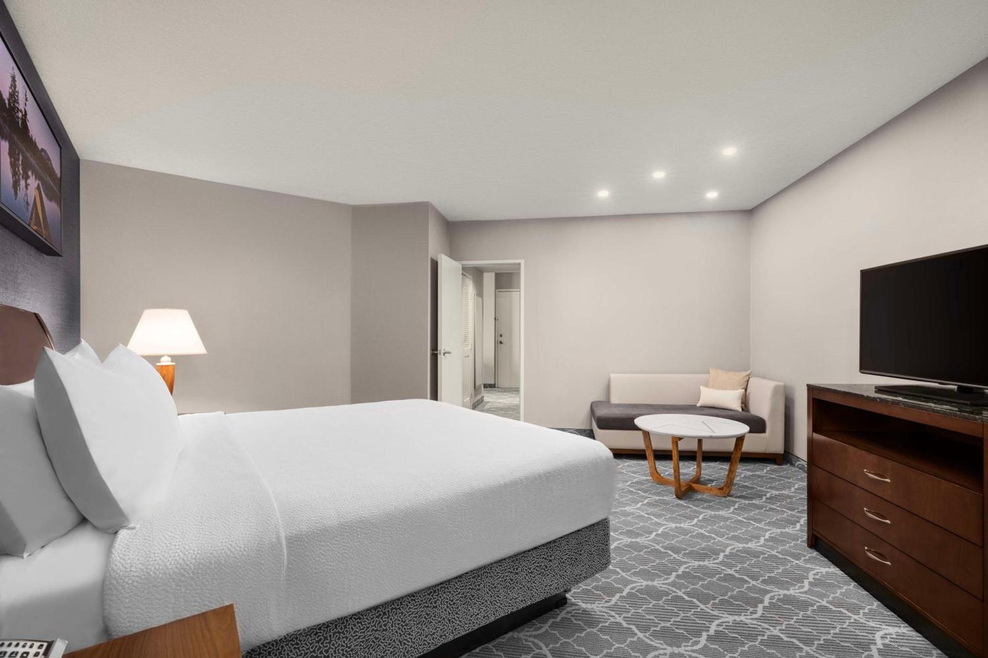 Hilton Garden Inn Calgary Airport Bagian luar foto