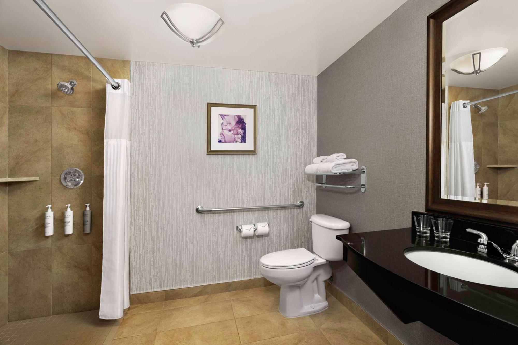 Hilton Garden Inn Calgary Airport Bagian luar foto