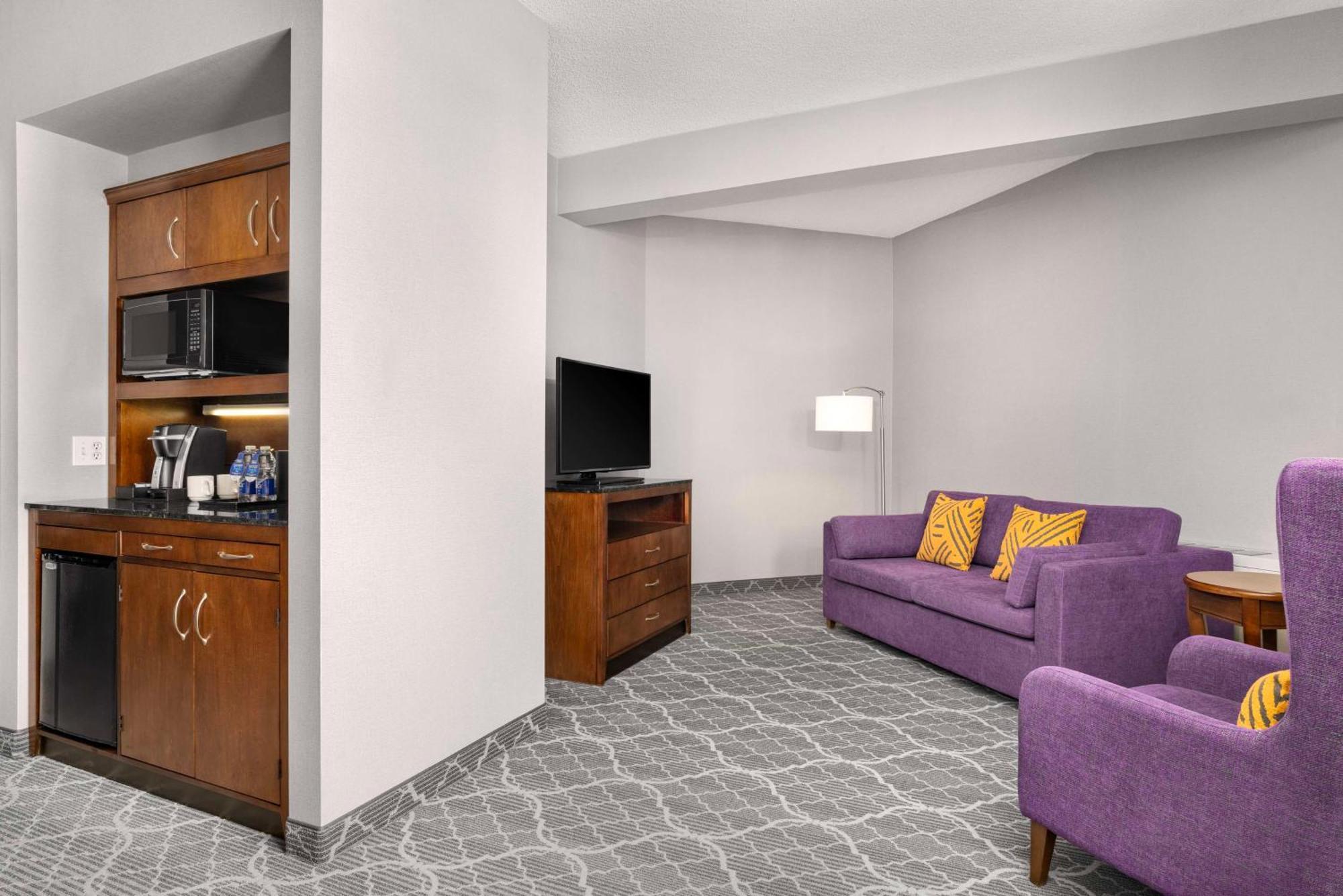 Hilton Garden Inn Calgary Airport Bagian luar foto