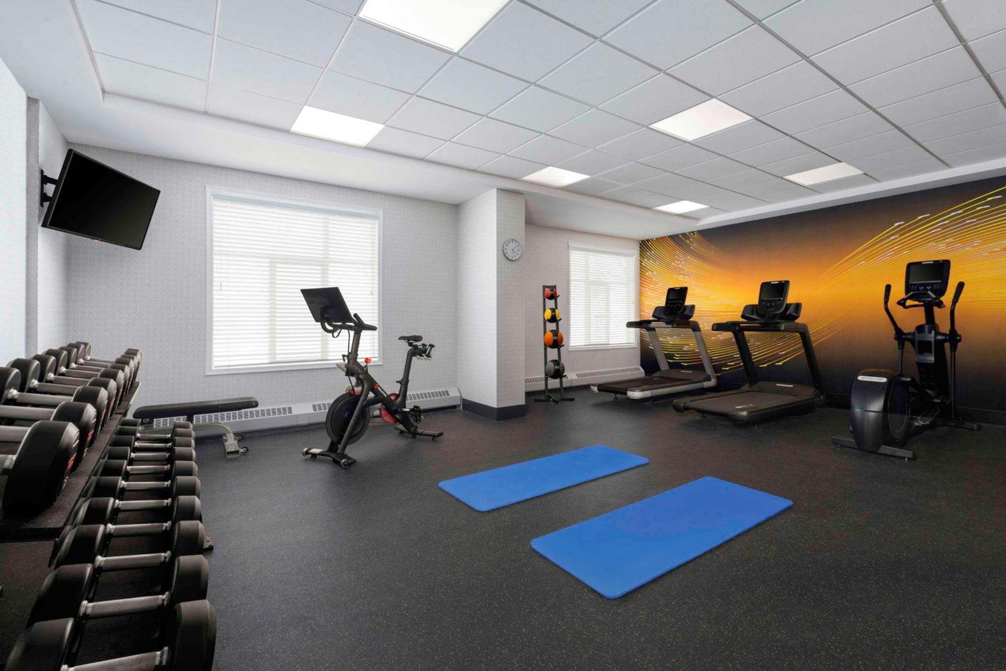 Hilton Garden Inn Calgary Airport Bagian luar foto