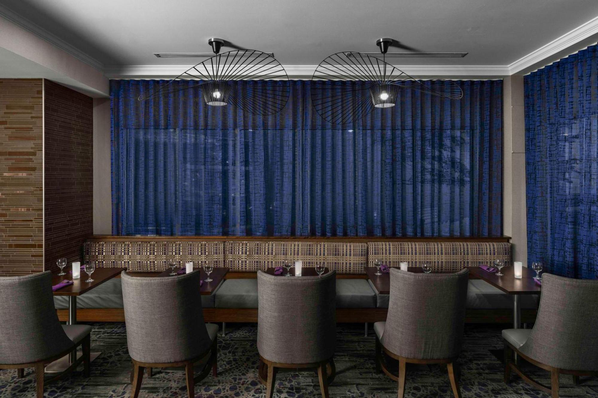 Hilton Garden Inn Calgary Airport Bagian luar foto