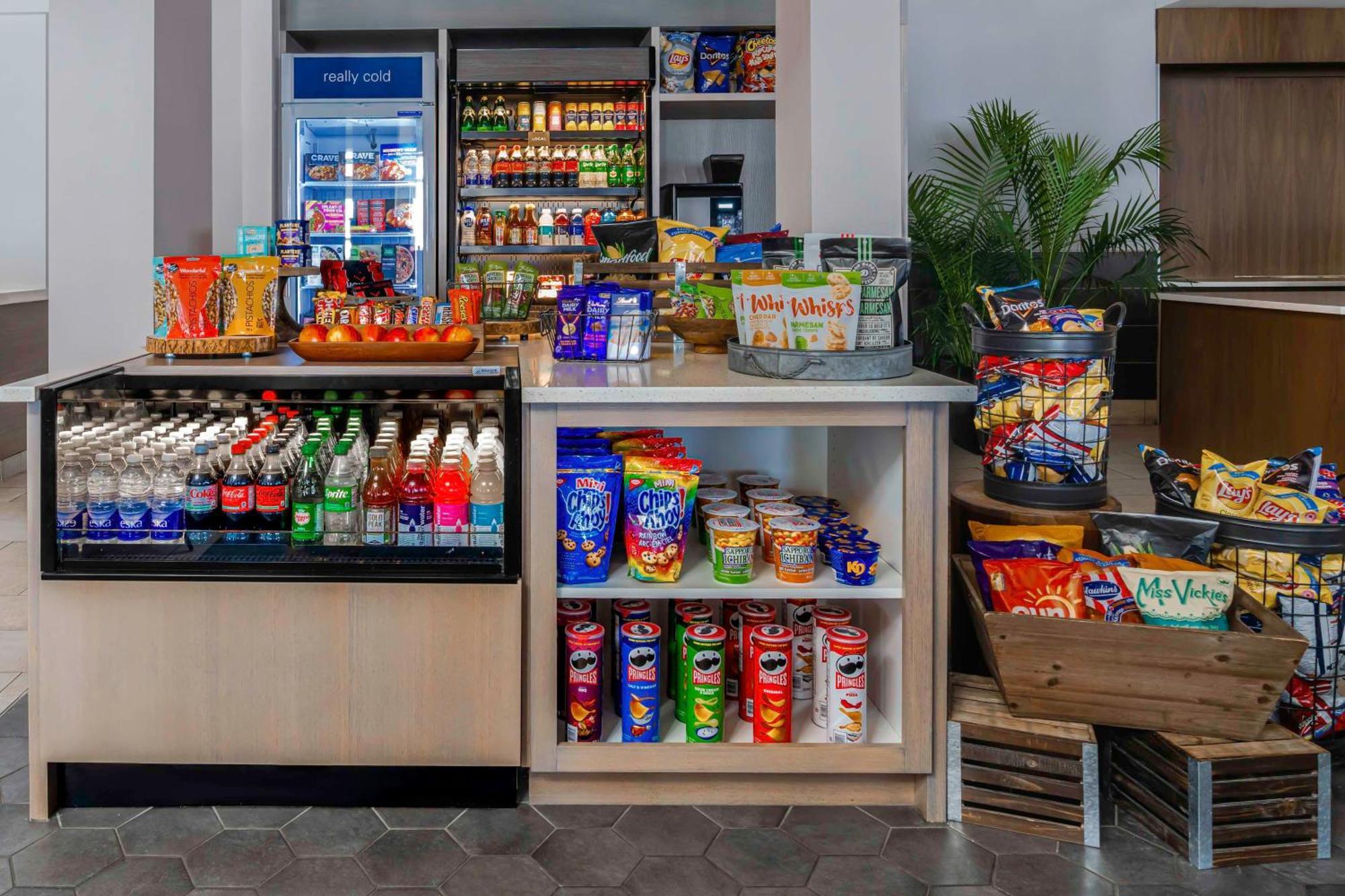 Hilton Garden Inn Calgary Airport Bagian luar foto