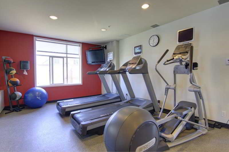 Hilton Garden Inn Calgary Airport Bagian luar foto