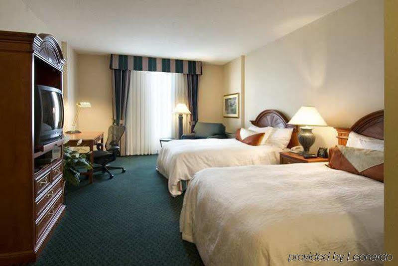 Hilton Garden Inn Calgary Airport Bagian luar foto