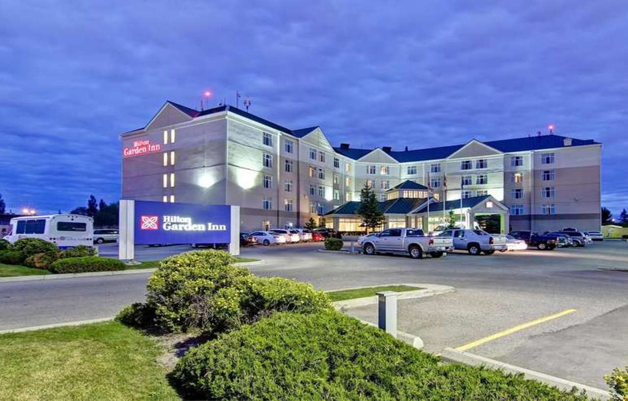 Hilton Garden Inn Calgary Airport Bagian luar foto